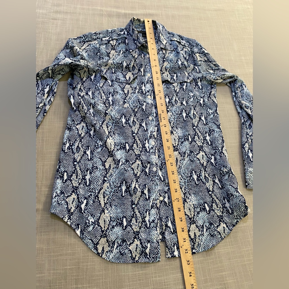 Banana Republic blouse blue snake print. Size Small Tall - Picture 15 of 16